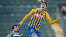 Opava - Dohrávka zápasu 14. kola FORTUNA:LIGY mezi Bohemians Praha 1905 a SFC Opava 27. ledna 2021. Josef Jindříšek (Bohemians Praha 1905) a Tomáš Čvančara (SFC Opava).