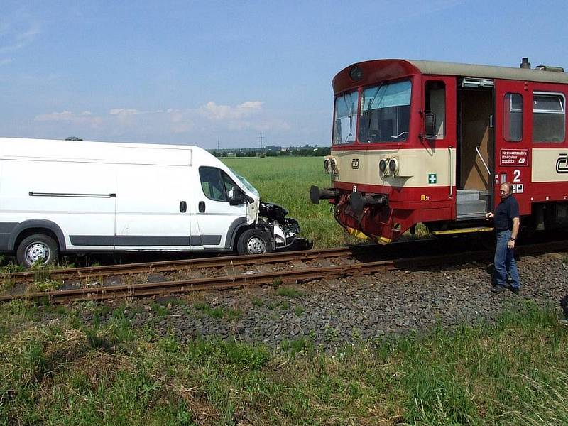Nehoda na železničním přejezdu u Otic.