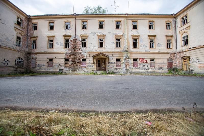 Jánské Koupele (německy Bad Johannisbrunn), dříve také Melčské lázně, jsou bývalé lázně ležící severozápadně od Vítkova v okrese Opava, v rozsáhlých lesích při řece Moravici. Celý areál byl roku 2005 zapsán do seznamu kulturních památek České republiky. P