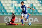 FORTUNA:LIGA Mladá Boleslav – SFC Opava 6:1 (3:1), na snímku Petr Zapalač (SFC Opava) a Lukáš Hůlka (FK Mladá Boleslav).