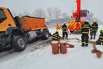 Nehoda sypače v Pusté Polomi, prosinec 2022.