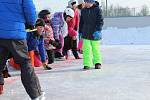 Po hokejovém open air zápasu ve Větřkovicích následoval curling.