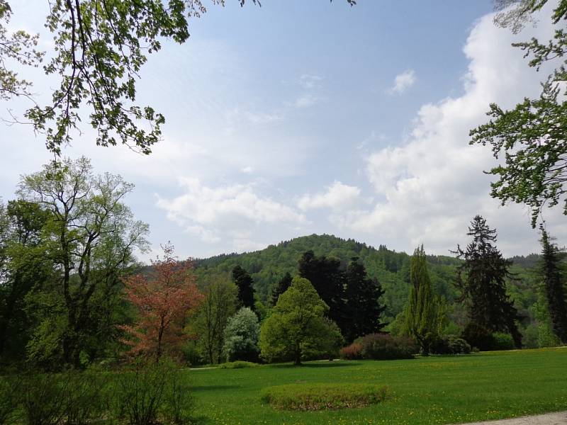 Dřevěné kostelíky v Maršíkově a Žárové a zámecký park v Loučné nad Desnou