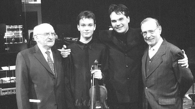 Dirigent Radu Popa (druhý zprava) již v Opavě před třemi lety vystupoval. Představil se tenkrát s houslistou Jiřím Vodičkou.