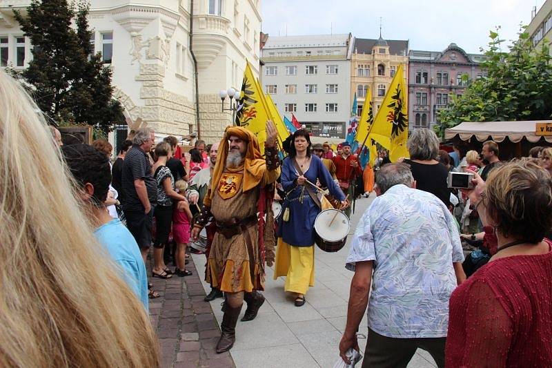 Víkend plný oslav a historie si užívaly v Opavě tisíce lidí. V sobotu se zde konalo národní zahájení Dnů evropského dědictví a také oslavy 790 let od první potvrzené písemné zmínky o Opavě jako o městě.