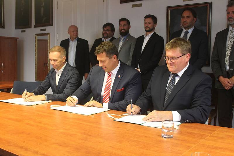 Podpis koaliční smlouvy v Opavě. 30. září 2022.