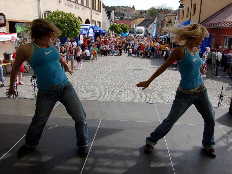 Taneční vystoupení v podaní Sandry a Viki z Hradce nad Moravicí roztančilo přihlížející.