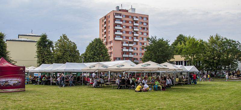 Hřiště u sokolovny v opavské části Kateřinky se od pátku do neděle stalo dějištěm Pivního sletu. Návštěvníci mohli ochutnat ze dvaceti druhů piva.