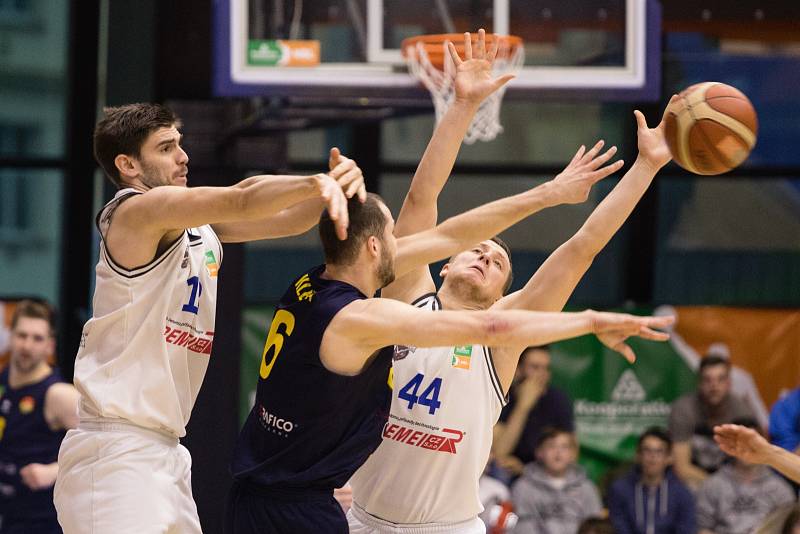 Pátý zápas čtvrtfinále playoff Kooperativa NBL mezi USK a BK Opava hrané v Praze v hale na Folimance. Lukáš Feštr (usk).