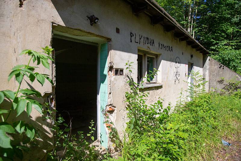 Jánské Koupele (německy Bad Johannisbrunn), dříve také Melčské lázně, jsou bývalé lázně ležící severozápadně od Vítkova v okrese Opava, v rozsáhlých lesích při řece Moravici. Celý areál byl roku 2005 zapsán do seznamu kulturních památek České republiky. P