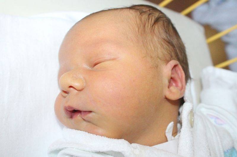 Daniel Káč se narodil 12. ledna, vážil 4,19 kg a měřil 53 cm. Radost neudělal jen rodičům Pavle a Janovi z Kravař, kteří mu do života popřáli: „Hodně štěstí, zdraví a spokojenosti,“ ale také své starší sestřičke Natálce.