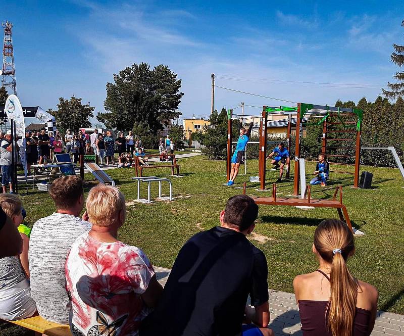 Fenix Opava je sportovní klub, který se zaměřuje na funkční cvičení s prvky street workoutu, silové gymnastiky, lokomoce a celkový rozvoj osobnosti.