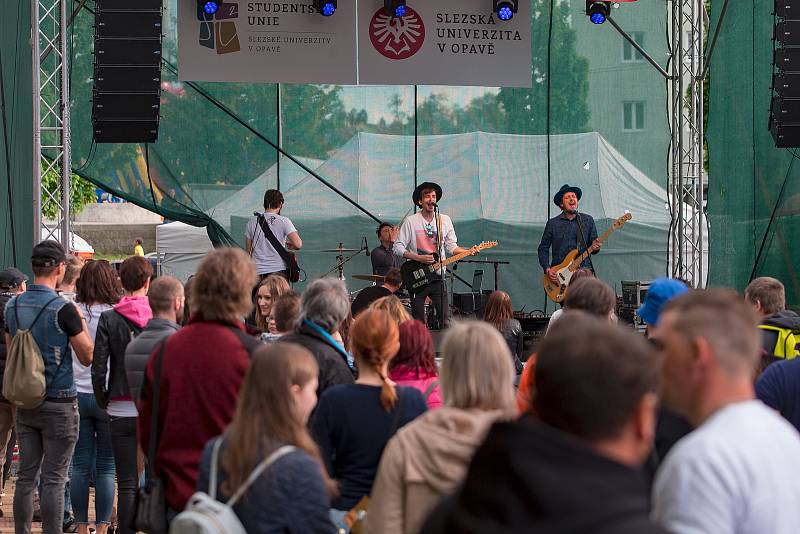 Takový byl Opavský majáles v roce 2019. Open Air festival pod širým nebem v Městských sadech.