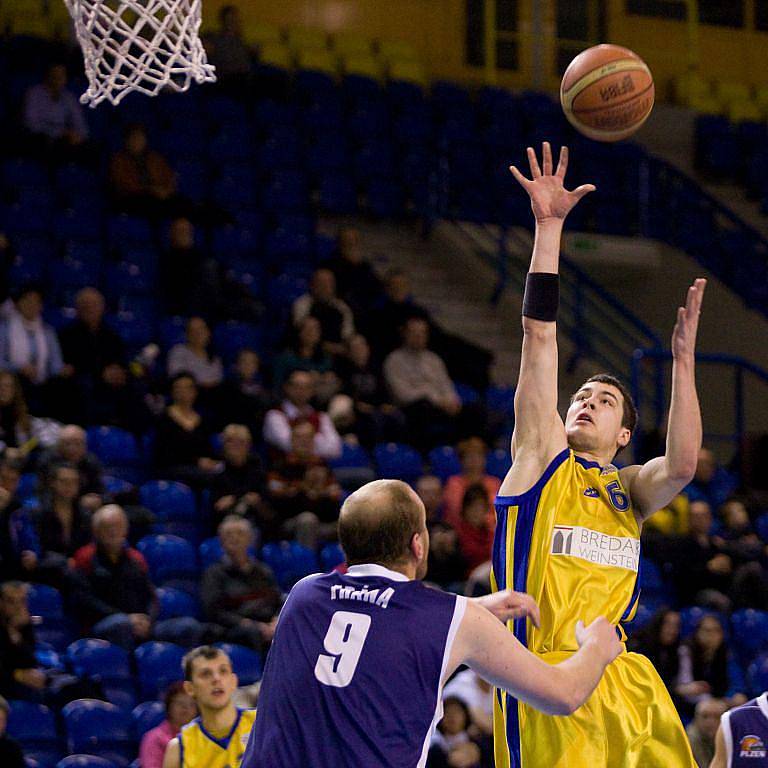 BK Breda & Weinstein Opava - BK Loko Interconex Plzeň 80:68