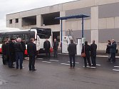Nová plnící stanice dokáže plnit až dvanáct autobusů najednou.