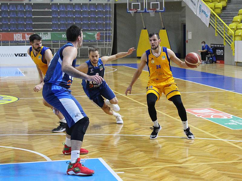 Opava porazila doma Kolín 82:72. Foto: Ondřej Ludvík