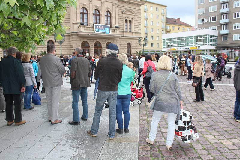 Demonstrace za nezávislou justici a proti vládě v Opavě, 28. května 2019.