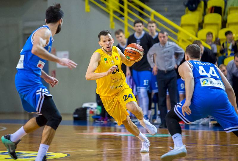 BK Opava – USK Praha 72:57 (24:11, 42:26, 59:44)