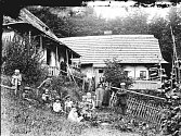 Fotografie zachycují každodenní život sudetských Němců v jejich původním domově.