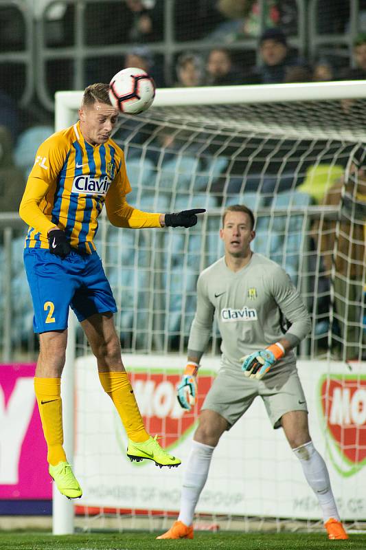 Opava - Zápas osmifinále MOL Cupu mezi SFC Opava a AC Sparta Praha 28. listopadu 2018 na Městském stadionu v Opavě. Dominik Simerský (SFC Opava), Vilém Fendrich (SFC Opava).