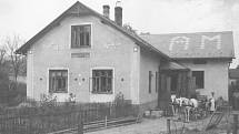 DOMEK pekaře Matějka. Foto pochází z roku 1926.