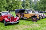 Celkem sto dvacítka účastníků se zapojila do akce s názvem Oldtimer Parade, která se během soboty uskutečnila v Kravařích.