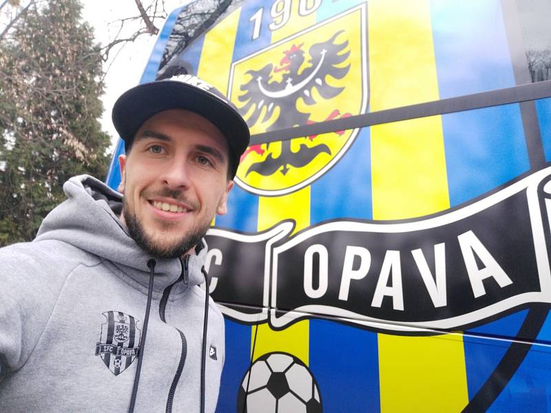 Fotbalista Slezského FC Opava Jan Řezníček při individuálním "domácím" tréninku.