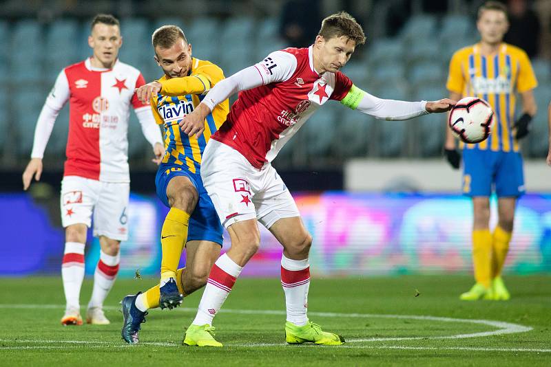 Opava - Zápas 17. kola FORTUNA:LIGY mezi SFC Opava a SK Slavia Praha 3. prosince 2018 na Městském stadionu v Opavě. Nemanja Kuzmanovič (SFC Opava).