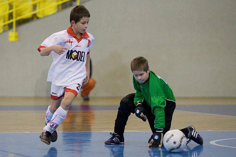 Fotbalový turnaj minižáků pořádaný OFS Opava v opavské víceúčelové hale nabídl solidní představení.