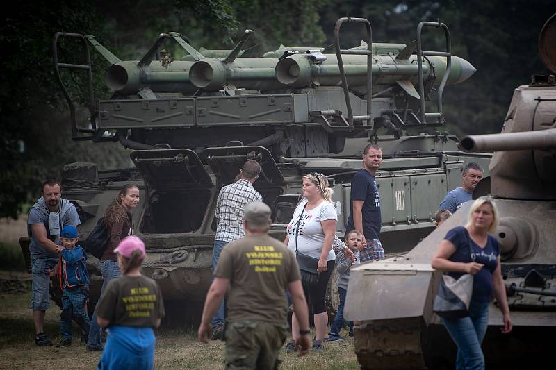 14. ročník výstavy vojenské techniky, který pořádál klub vojenské historie Deštné