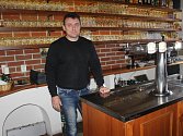 Viktor Hořínek vede svou restauraci už šestnáct let. 