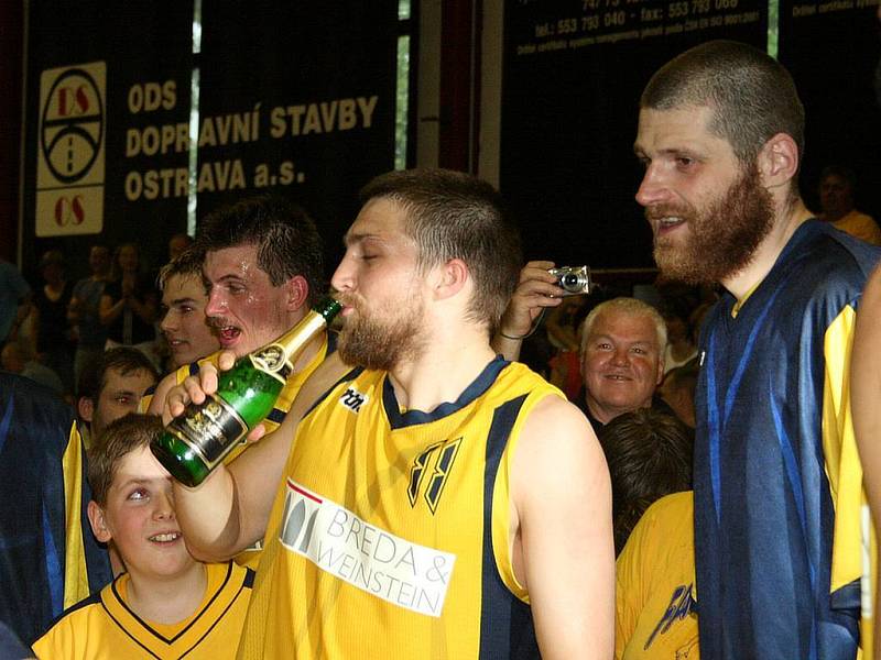 Opavští basketbalisté splnili svou misi a postupují.