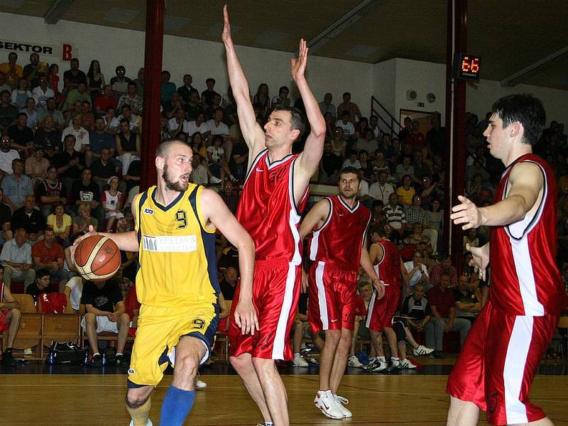 Opavští basketbalisté splnili svou misi a postupují.