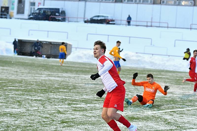 Fotbalisté karlovarské Slavie si drze vyšlápli na omlazený tým ligové Opavy, který porazili v poměru 3:0.