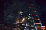 Pět jednotek hasičů zasahovalo v neděli večer u požáru kůlny v Kyjovicích.