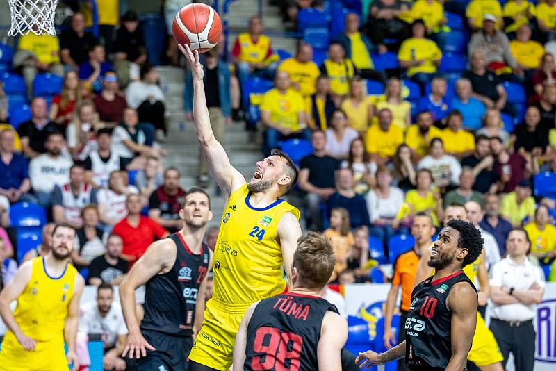 BK Opava - ERA Basketball Nymburk 65:87