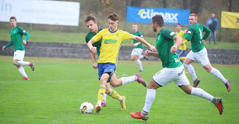 Fotbalisté Zlína B (žluté dresy) v posledním domácím zápase podzimní části třetí ligy podlehli Hlučínu 2:3.