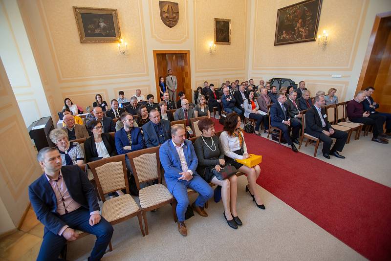 Setkání Sdružení obcí Hlučínska, 17. dubna 2019 v Kravařích. Na snímku učastníci setkání obcí.