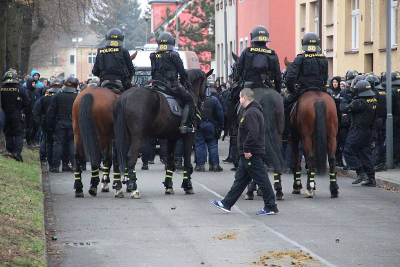 Fanoušci Baníku Ostrava a Slezského FC Opava při derby. Ilustrační foto.