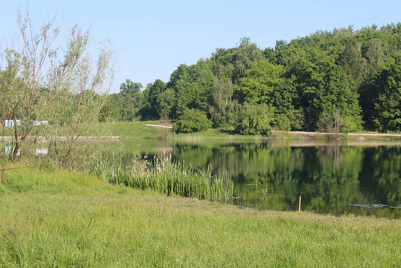 Stříbrné jezero v Opavě prochází revitalizací. Ilustrační foto.