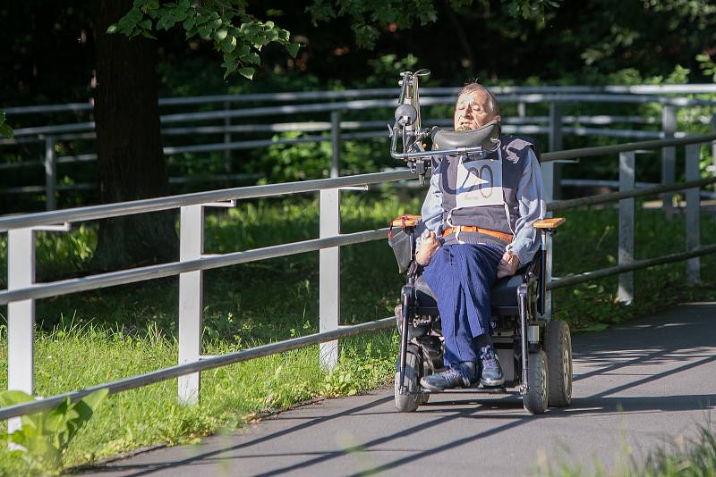 Závod do vrchu na invalidních vozících s názvem ECCE HOMO Hrabyně.