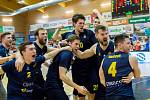 SEMIFINÁLE PLAY OFF – 5. zápas: BK JIP PARDUBICE – BK OPAVA 89:90. Radost opavských hráčů.