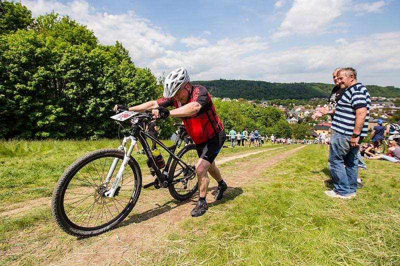 Stovky bikerů vyrazily v sobotu dopoledne z Horního náměstí na trať už 16. ročníku SILESIA bike marathonu. Čekala je cesta třeba kolem zámků v Raduni a Hradci nad Moravicí nebo podél řeky Moravice.