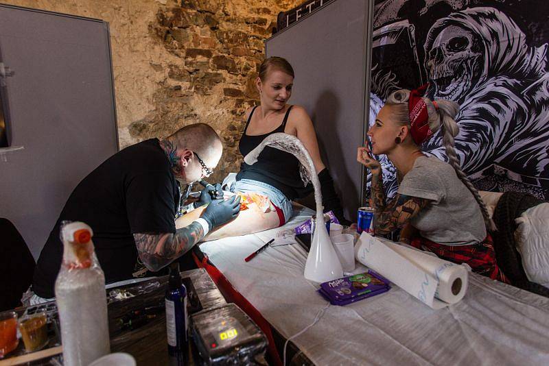 Jedenáctý ročník má za sebou show Tattoo Session Silesia, která se i letos konala v prostorách kostela svatého Václava v Opavě.