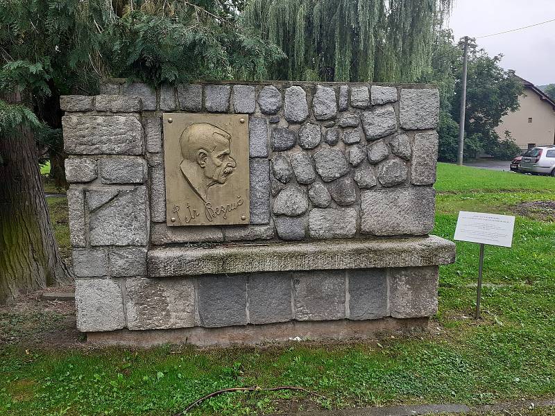 Pomník Petra Bezruče.