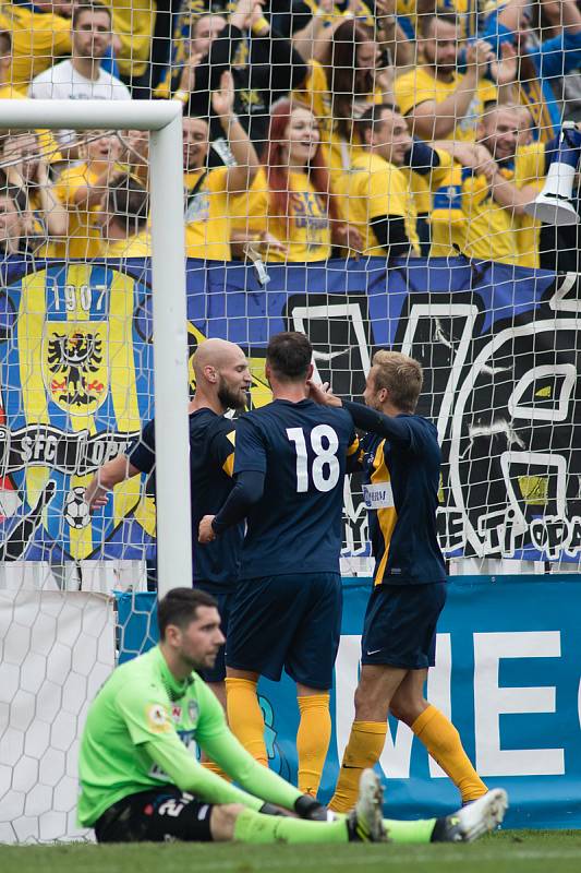 Praha - Zápas 10. kola Fortuna národní ligy mezi FK Viktoria Žižkov a SFC Opava 28. září 2017. Hráči Opavy, gól, radost