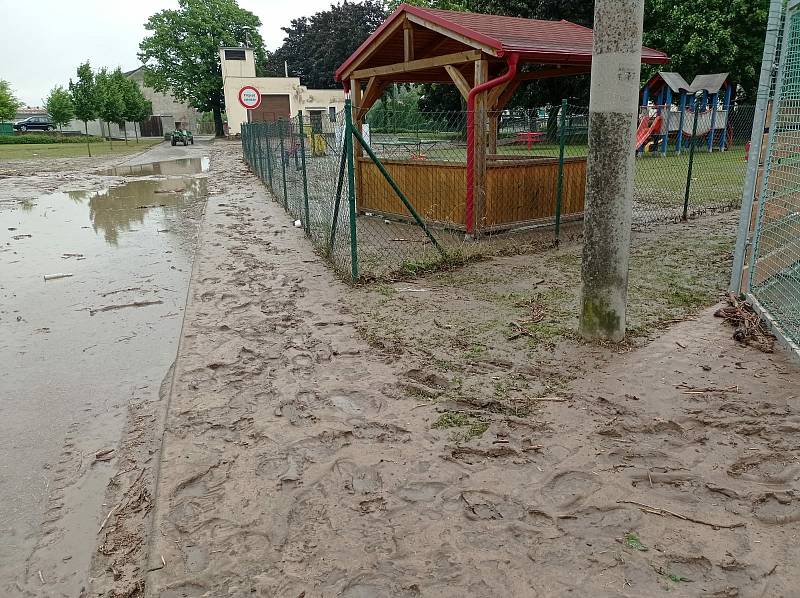 Následky bleskových povodní v Třebomi, 25. června 2021.