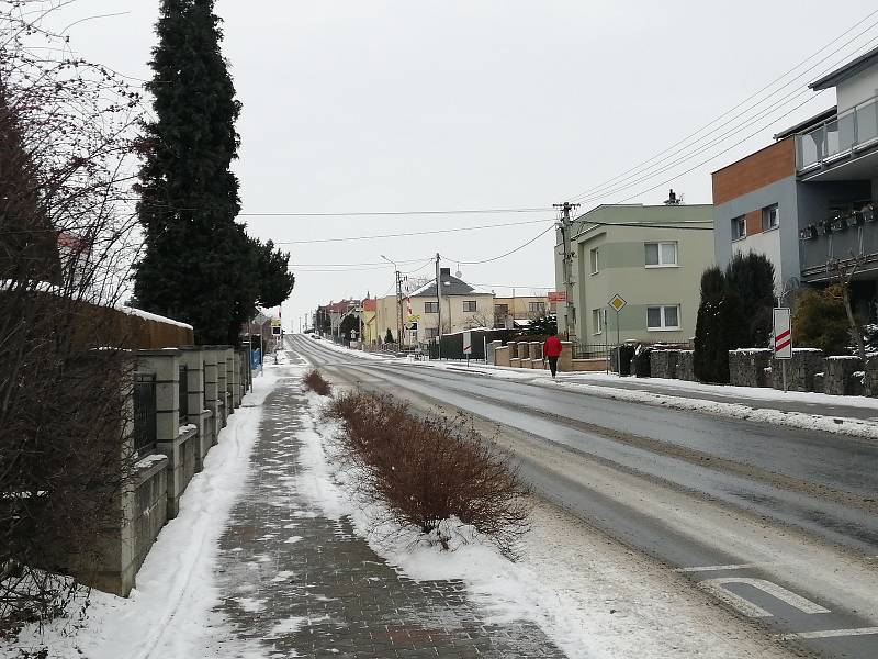 Silnice směrem na Chlebičov.
