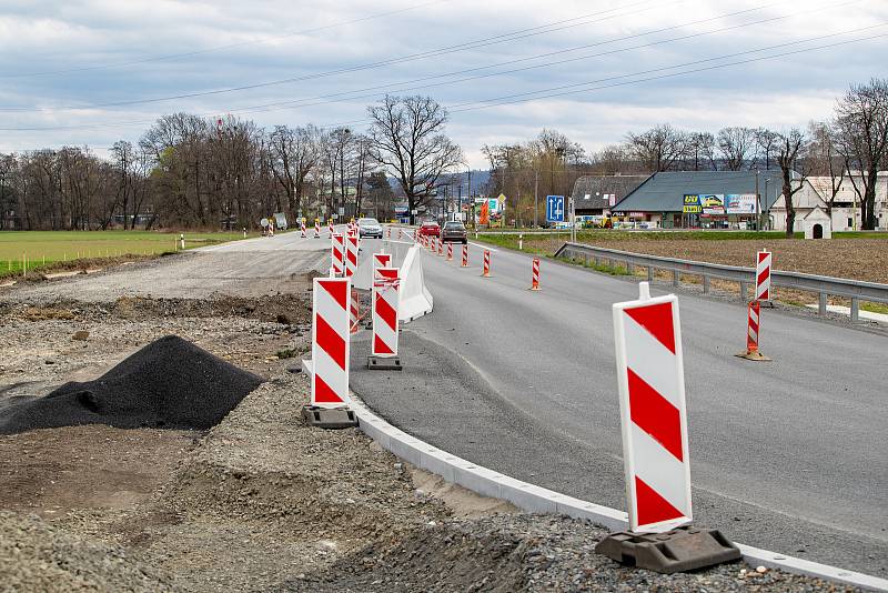 Kromě opravy přejezdu pokračují práce na silnici I/46 Opava, jižní obchvat – napojení na I/11.