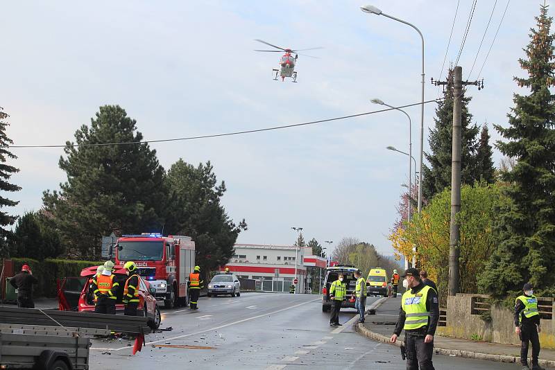 Dopravní nehoda v Hradecké ulici v pátek 30. dubna ráno.